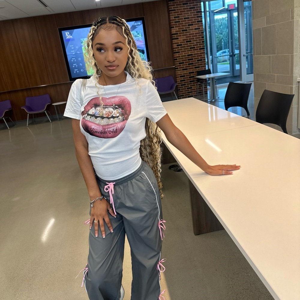 Graphic Lip Print T-Shirt!